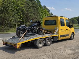 Transport motocykla na lawecie latem – Krosno